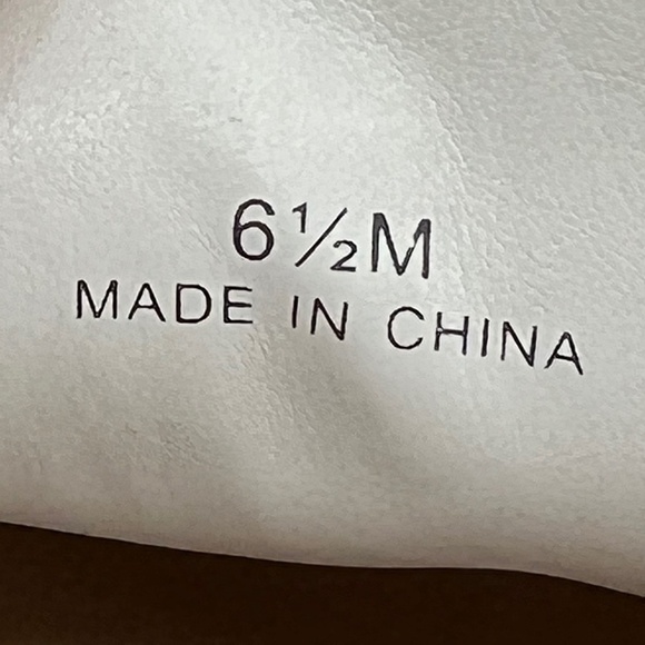 Banana Republic White Lace Up Perforated Sneakers Size 6 1/2 Women’s - Picture 4 of 9